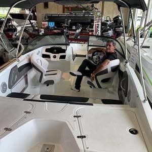 Meet your Posher, Elio